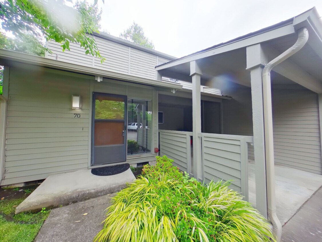 Primary Photo - 2 Bedroom Condo In Fantastic Location!