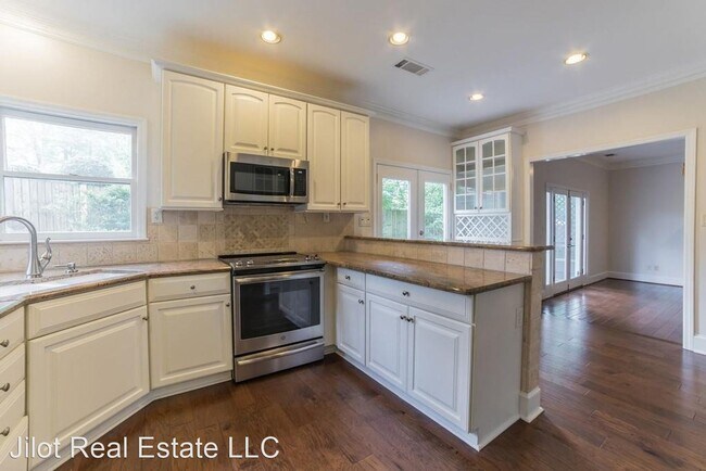 Building Photo - 1323 Wildcliff Pkwy NE