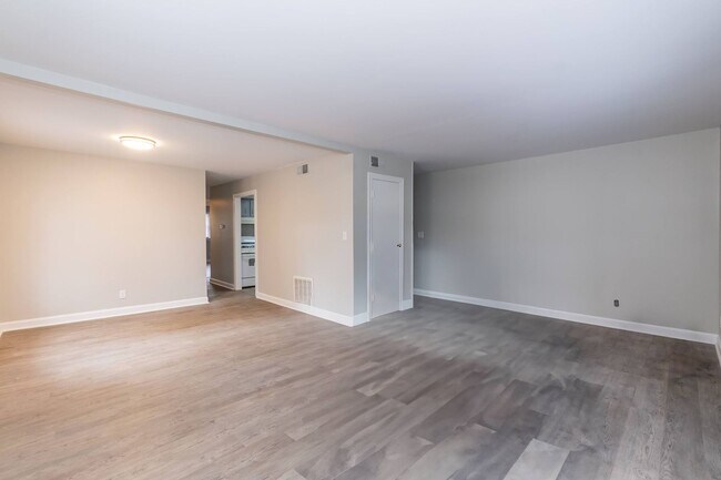 Building Photo - Newly Remodeled Two Bedroom Home!