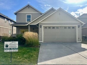 Building Photo - 681 SE Glengarry Place