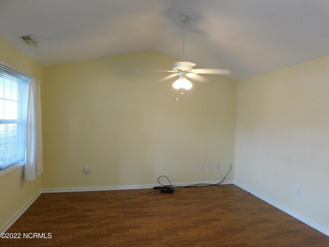 Building Photo - 1702 Courtyard E