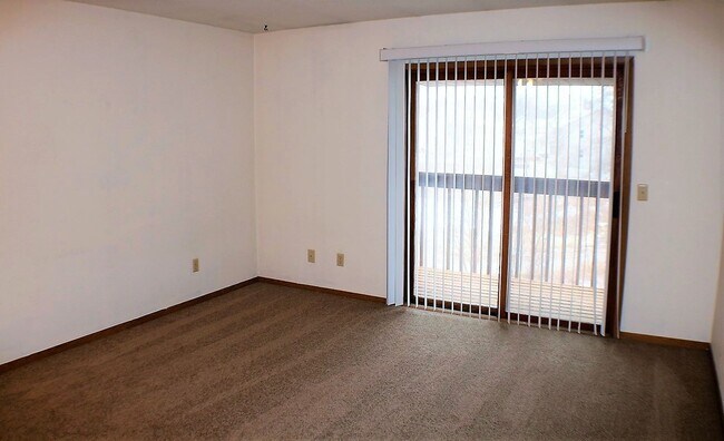 Building Photo - $875 | 1 Bedroom, 1 Bathroom Condo | Cat F...