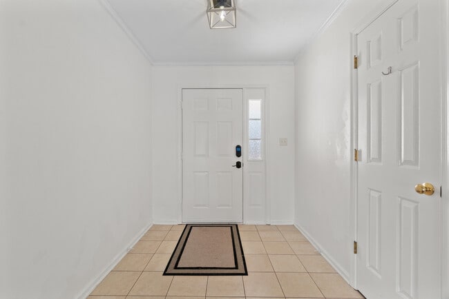 Building Photo - 639 Alberthas Dr