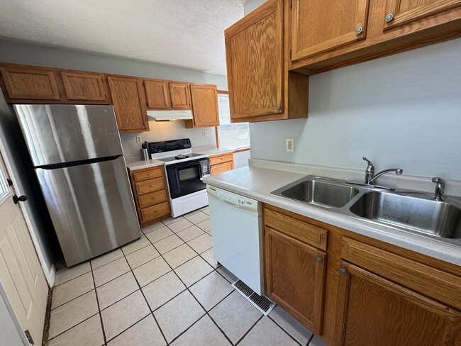 Building Photo - Take Me Home, Country Roads: Cozy 3 Bed, 1...