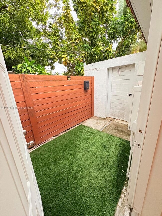 Foto del edificio - 1501 Calais Dr