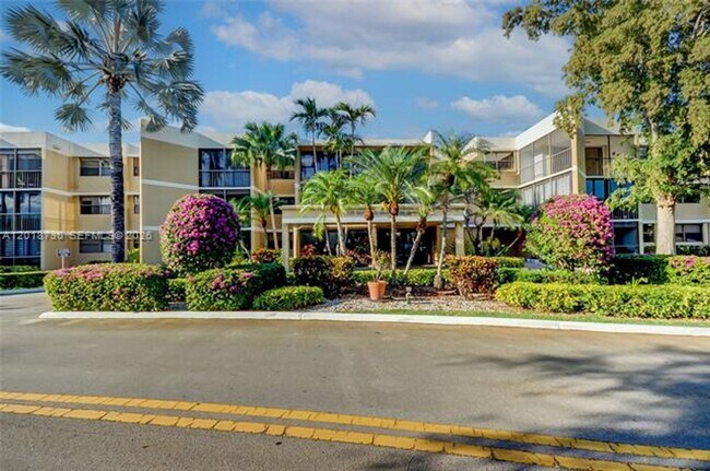 Photo - 16175 Golf Club Rd Apartment