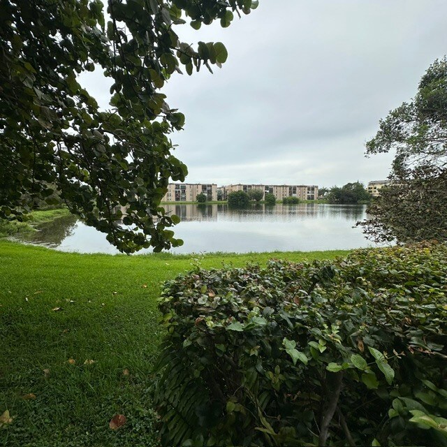 vista al lago - 8875A Fontainebleau Blvd
