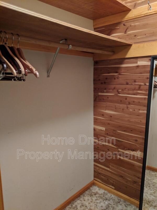 Building Photo - 1401 Bragg Rd