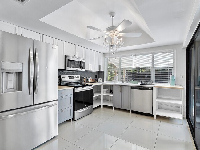 Foto del edificio - 5800 NE 18th Ave