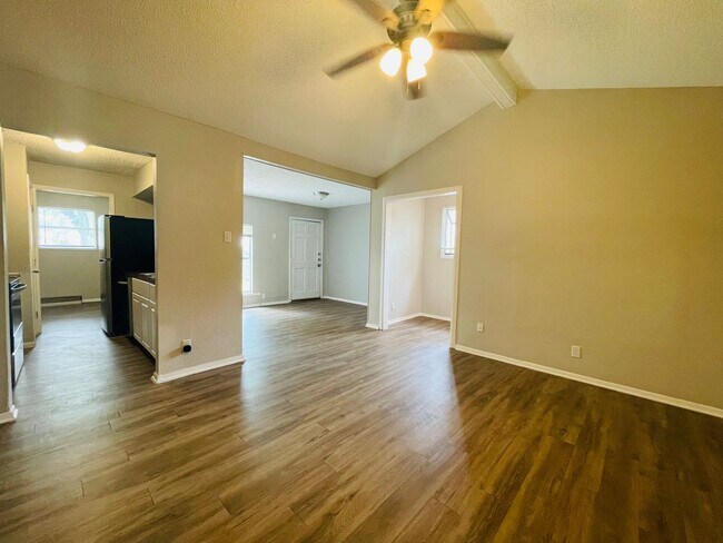 Foto del edificio - 5666 Bienville Dr