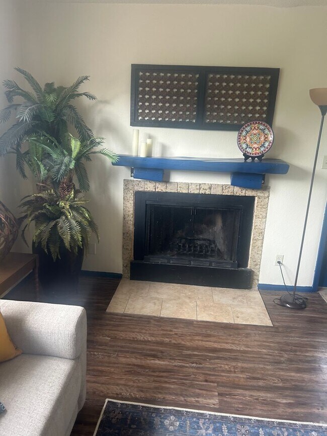 Foto del edificio - Great one bedroom on lower level!