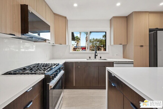 Foto del edificio - 2435 Wayne Rd