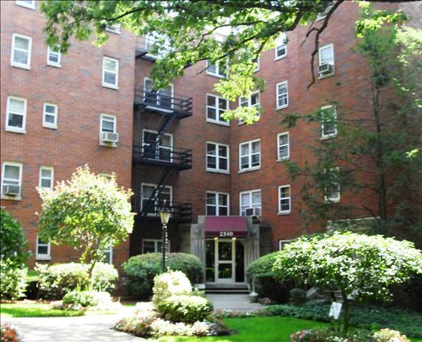 Building Photo - 2340 Linwood Ave