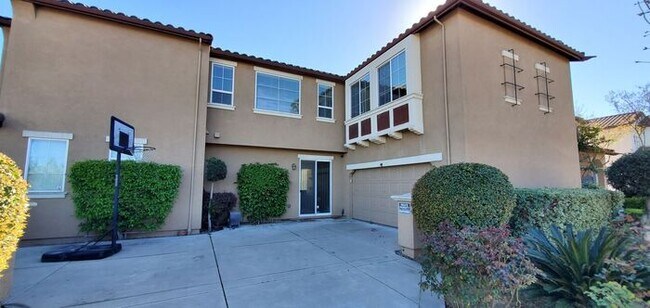 Foto del edificio - North East Turlock Beautiful 3 Bedroom 3 B...