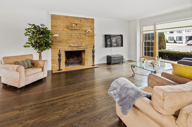 Building Photo - 5156 Farwell Ave