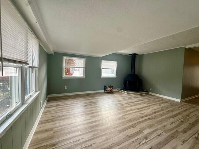 Foto del edificio - 15136 S James St