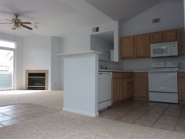 Foto del edificio - 8500 E Jefferson Ave