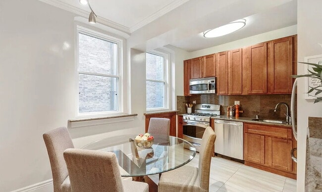 Building Photo - A spacious one bedroom that is minutes awa...