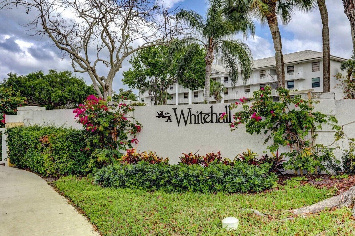 Foto principal - 3636 Whitehall Dr