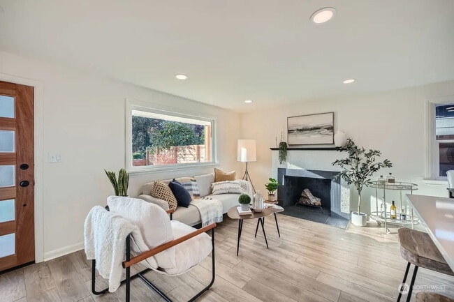 Building Photo - 7146 31st Ave SW