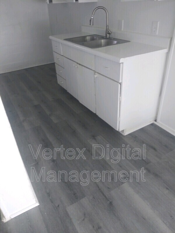 Foto del edificio - 1135 Whitaker Dr
