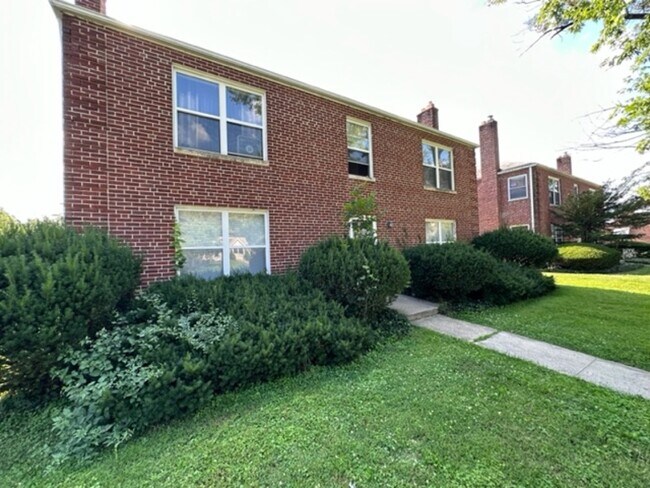 Building Photo - 775 Kenwick Rd