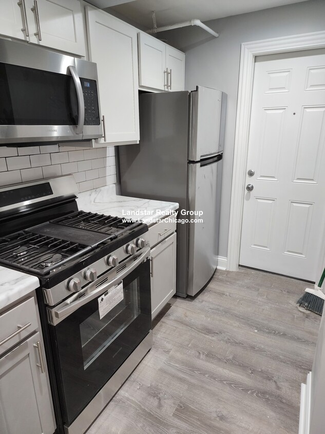 Primary Photo - 1253 W Rosemont Ave