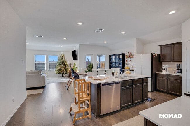 Building Photo - 4 Bedroom Single Family Home in Aubrey (in...
