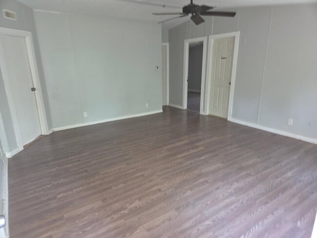 Building Photo - 15505 Parret Ln