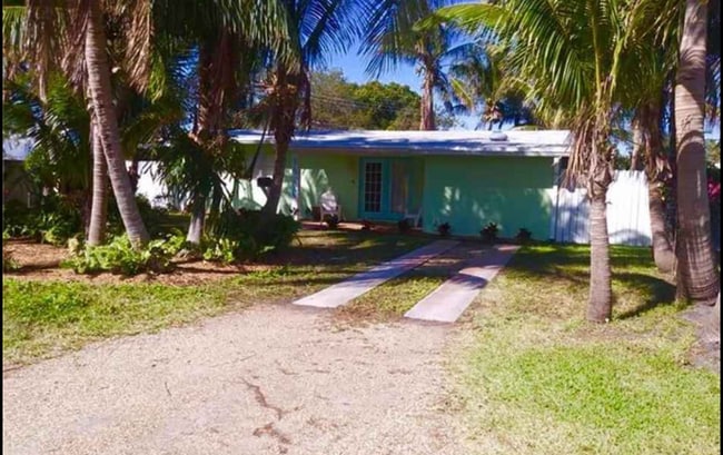 Photo - 11 NE 17th Ave House