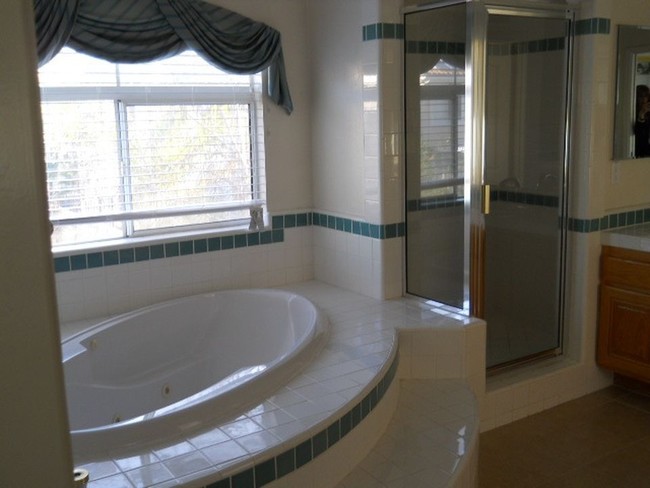 Building Photo - 1639 Fox Springs Cir