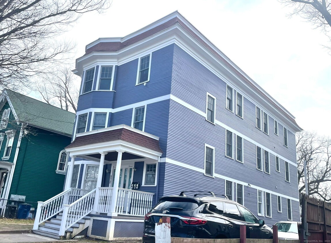 Primary Photo - 572 Elm St