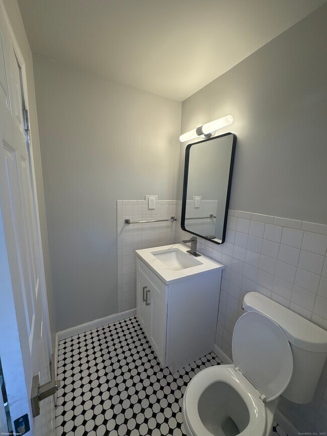 Building Photo - 19 Mill St