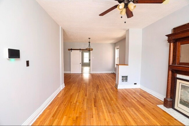 Foto del edificio - 3908-3910-3910 Flad Ave