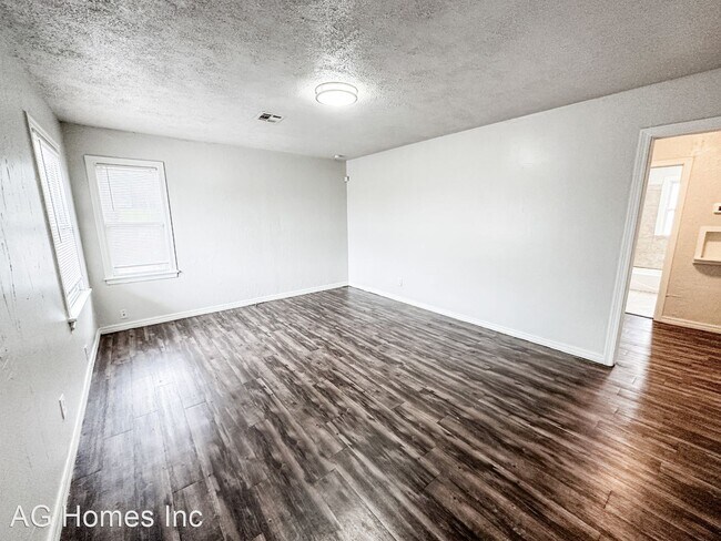 Foto del edificio - 2 br, 1 bath House - 2528 W I-44 Service Rd