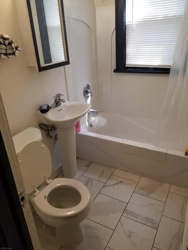 Building Photo - 4136 N Girard Ave