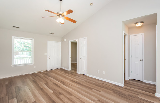 Foto del edificio - 1356 Copper Creek Ln