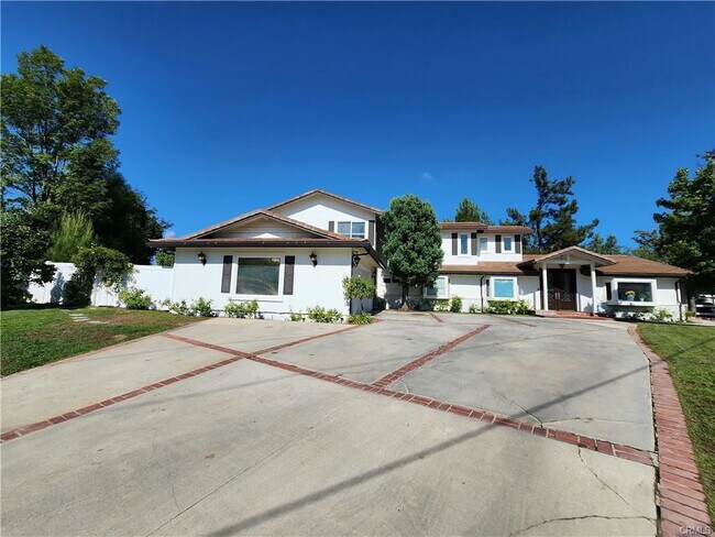 Foto del edificio - 5845 Hilltop Rd