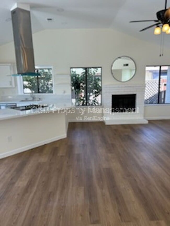 Building Photo - 8912 Carvalho Ct
