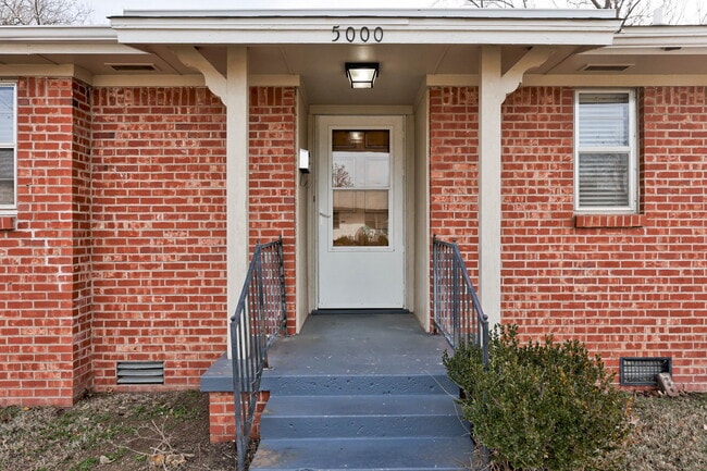 Photo - 5000 N Linn Ave House