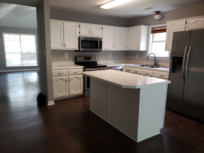 Building Photo - 1018 Appling Meadow Dr