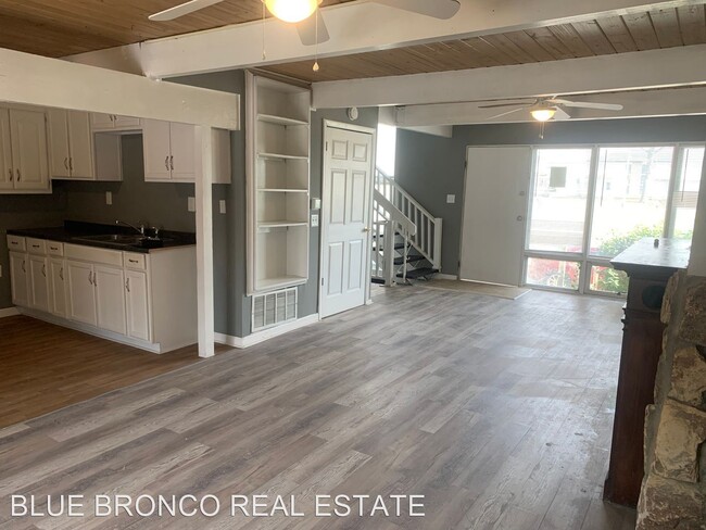 Building Photo - 3 br, 1.5 bath House - 906 N 71st St.