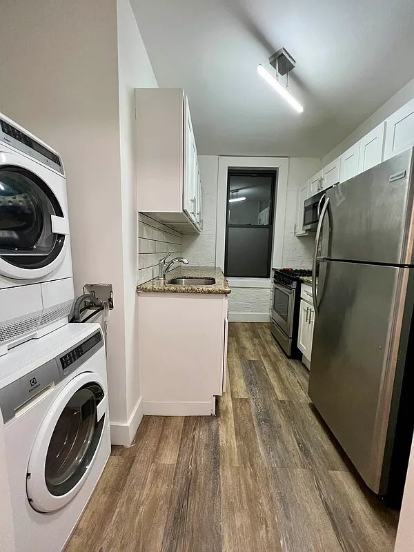 Building Photo - 817 Eighth Avenue