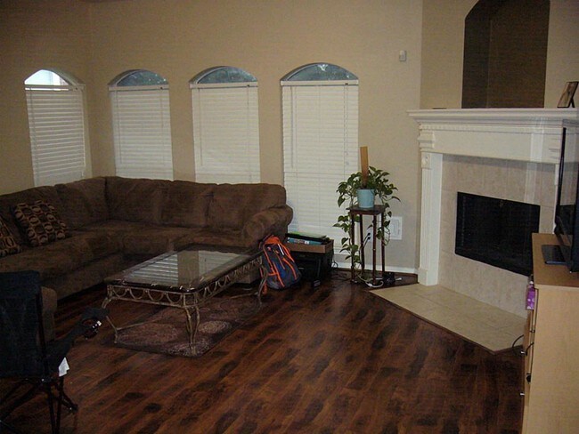 Foto del edificio - 5443 Santa Chase Ln