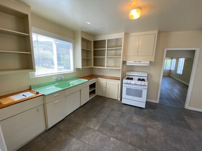 Foto del edificio - 1+ Bed 1 Bath, Single Family Home In Martinez