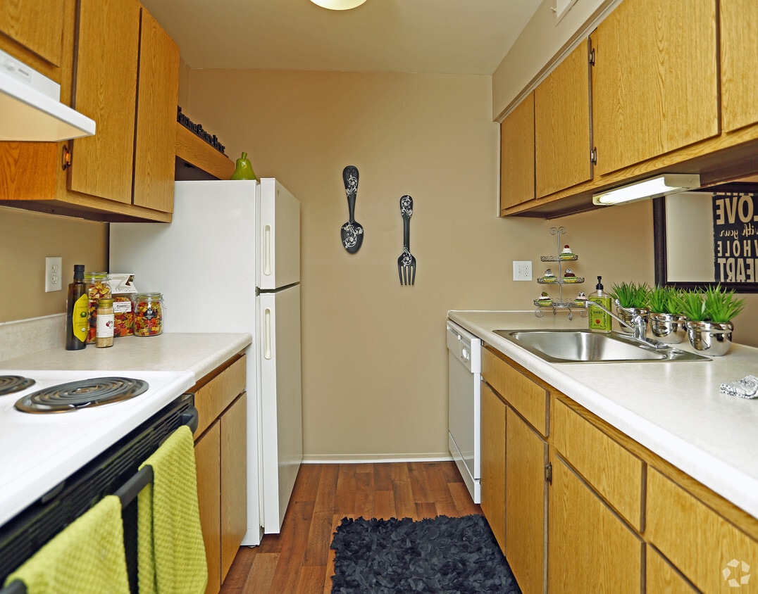 Primary Photo - Drakeshire Apartments