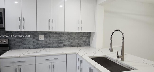 Foto del edificio - 8010 N Colony Cir