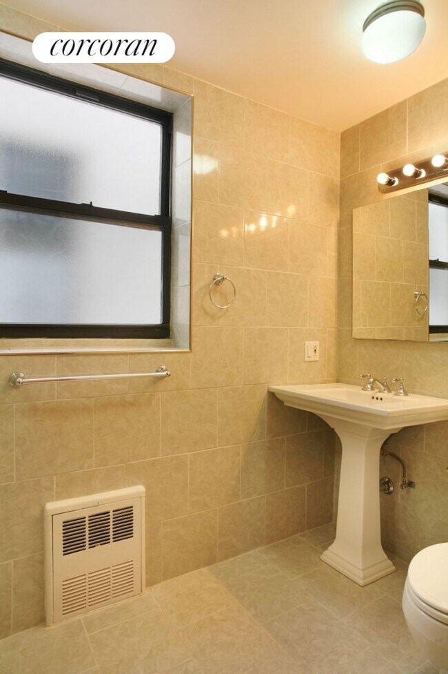 Foto del edificio - 13 E 131st St