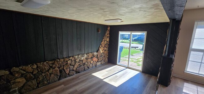 Foto del edificio - 5200 Broken Oak Dr