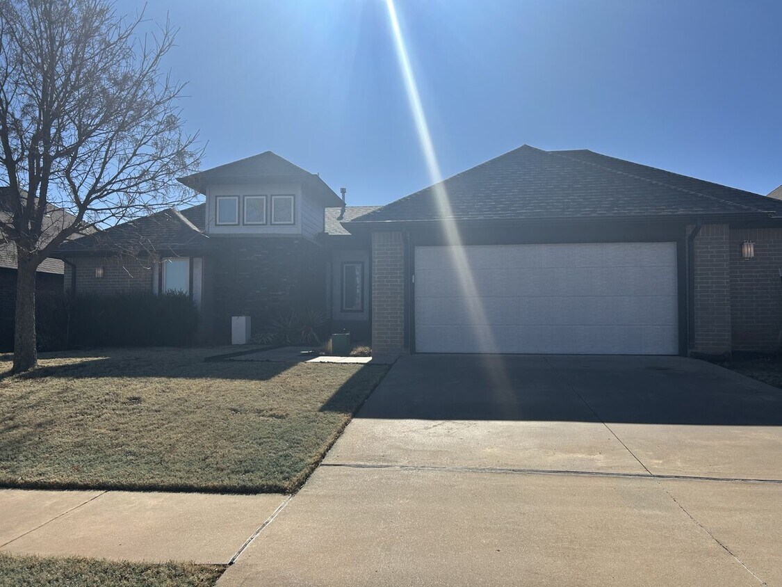 Foto del edificio - INCREDIBLE 3 Bedroom Home with Theater room!!